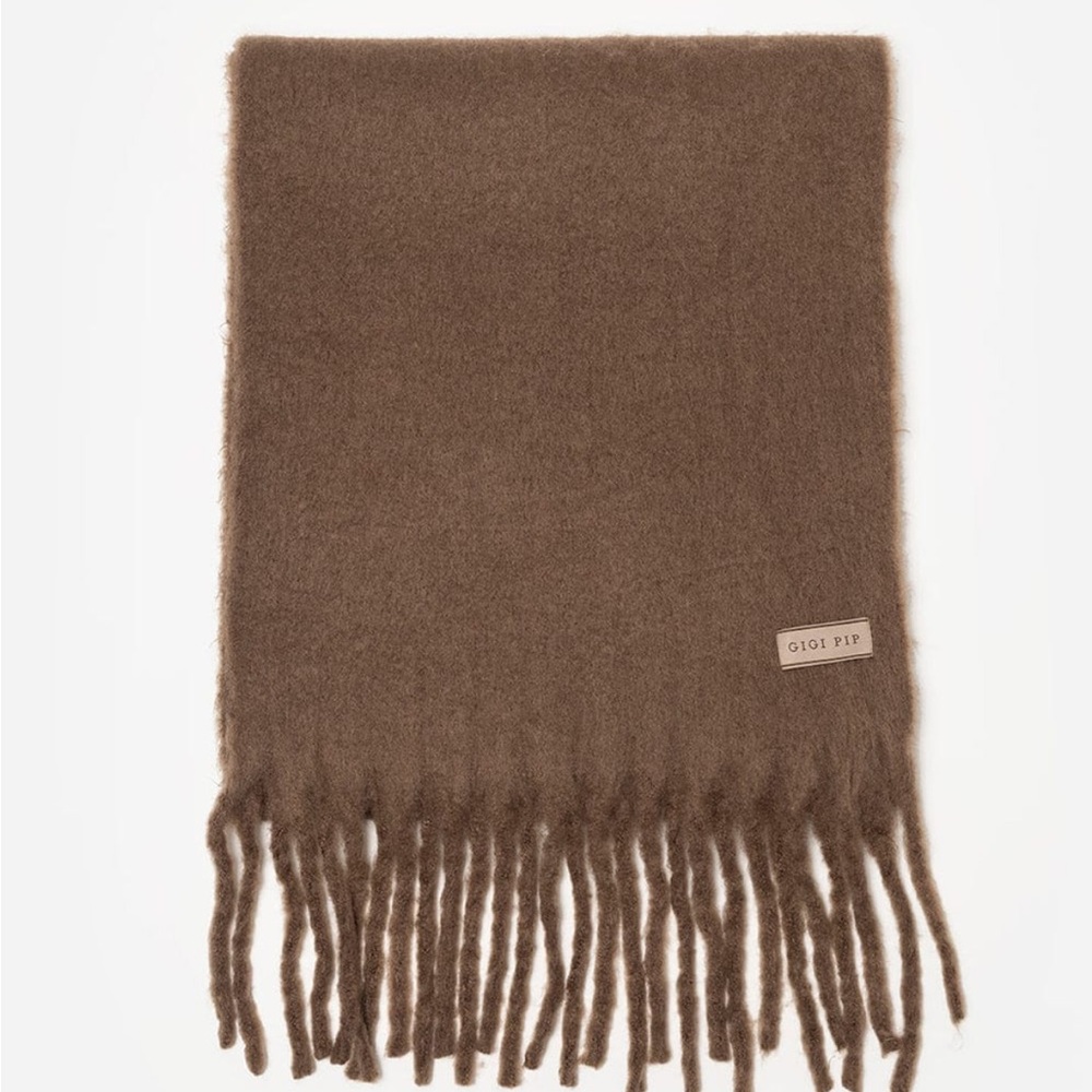Gigi pip brown oversized fluffy blanket scarf - Picture 4 of 4